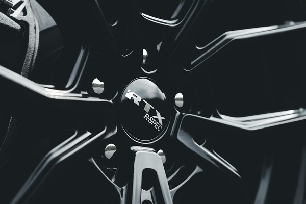 Comment entretenir les toits en vinyle des voitures classiques comme la Ford Mustang de 1967?