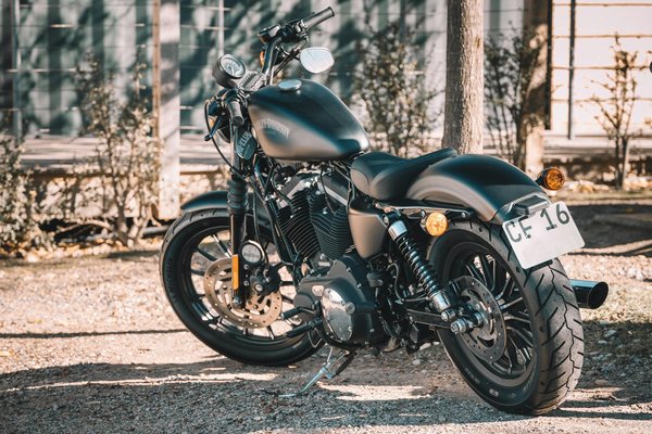 Comment les revêtements anti-UV pour les vitres influencent-ils la sécurité et le confort des passagers?